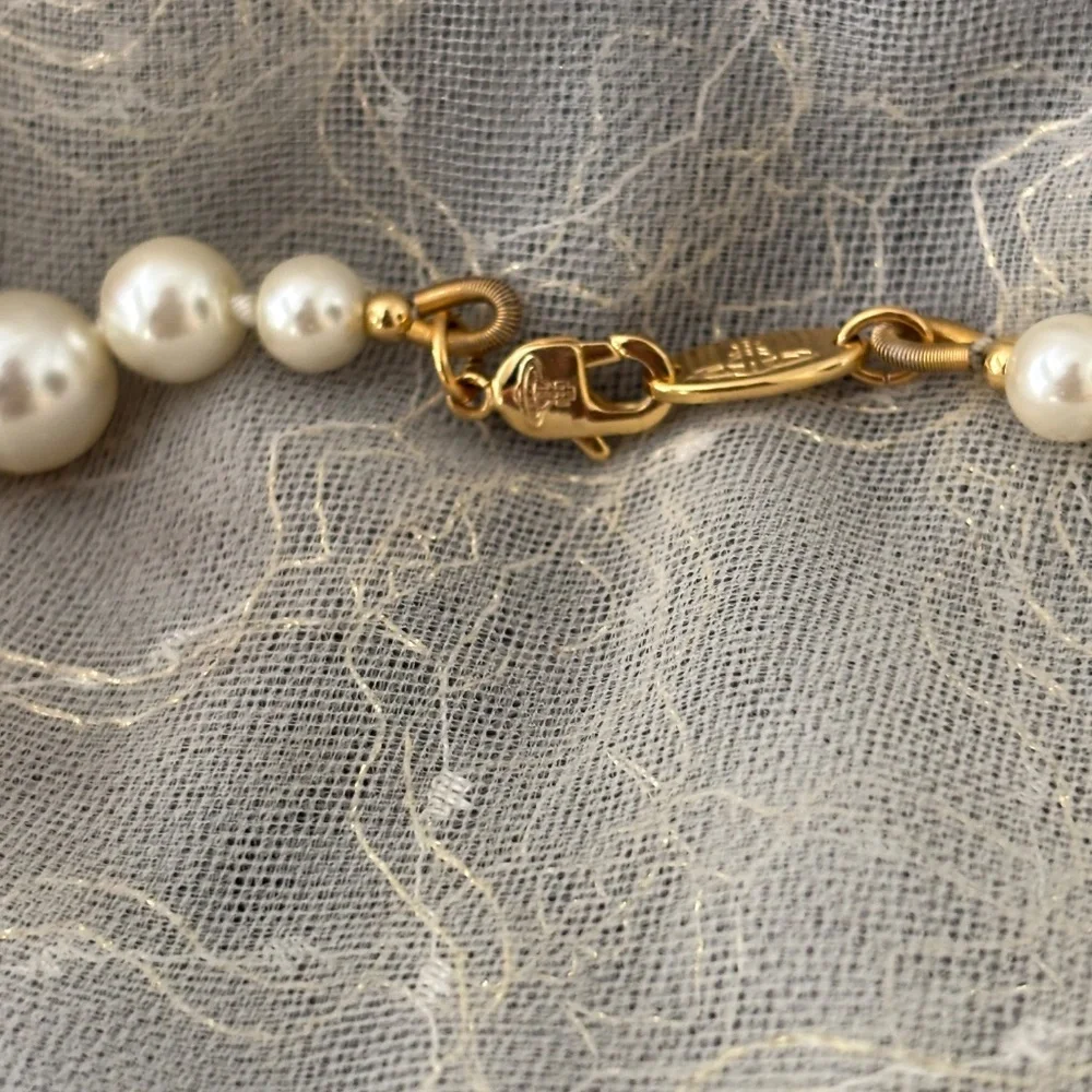 Vivienne Westwood Jumbo Pearl Saturn Orb Gold Austrian Crystal Necklace - Picture 5 of 12